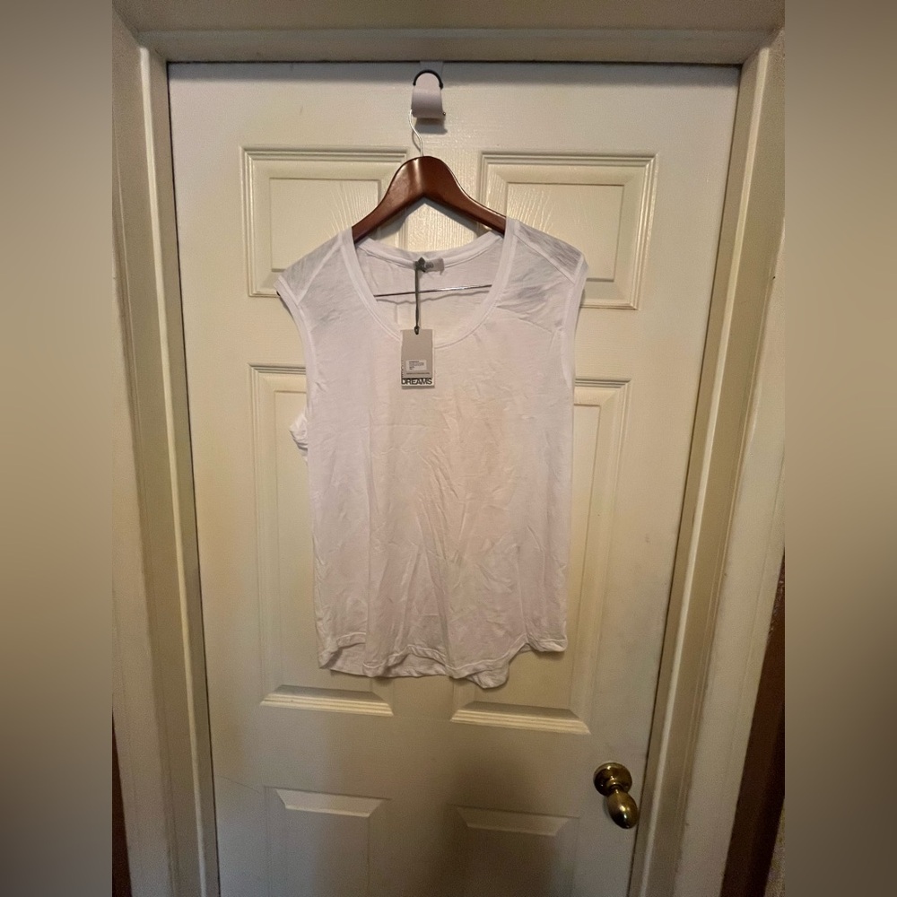 Barefoot Dreams Malibu Classic White Tank Top
Size Large
NWT